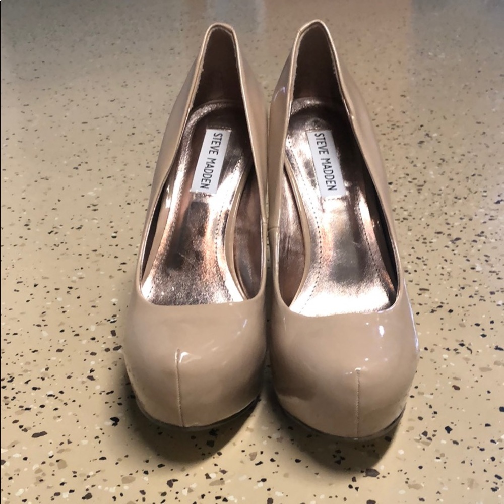 Steve Madden Nude Pumps